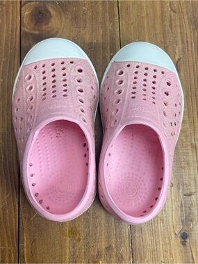 Native shoes baby toddler size 5 pink glitter Jefferson style foam sneakers